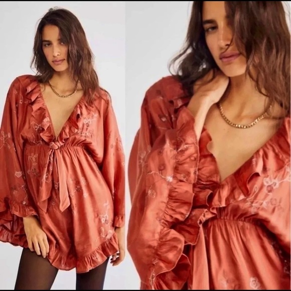 ✨RARE FIND✨DISCONTINUED DESIGN✨NWT Free People Rose Gold Hand-Embroidered Romper - Picture 2 of 6